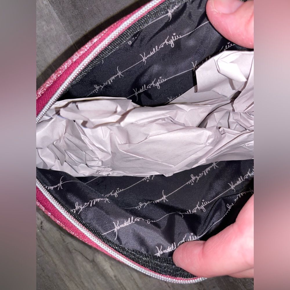 NWT Kendall and Kylie makeup bag - Picture 6 of 11